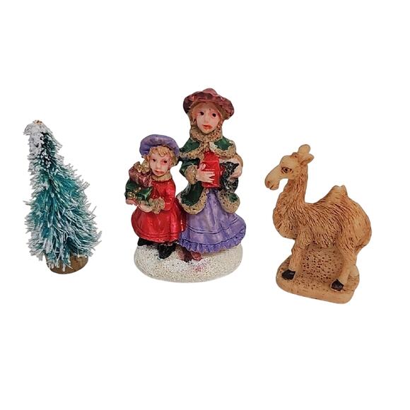 Lot of 10 Vintage Christmas Village Pieces Festive Holiday Figurine Collection - Picture 4 of 7